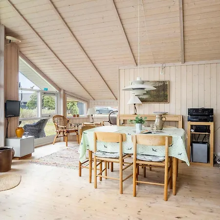 2 Bedroom Pet Friendly In Prázdninový dům