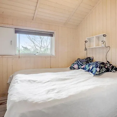 2 Bedroom Pet Friendly In *